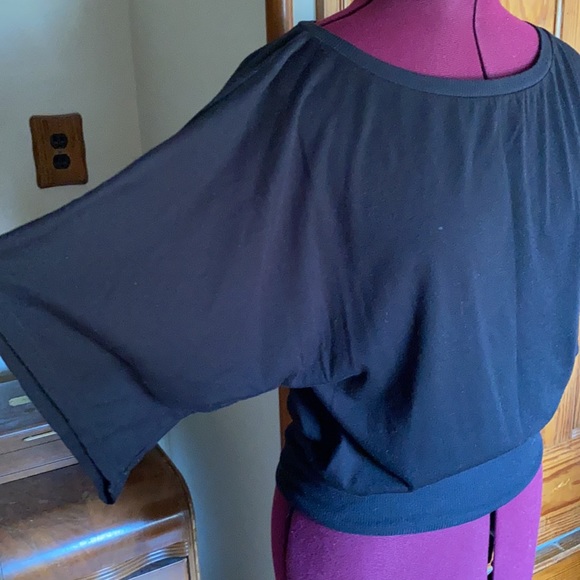 Weavers black top with short kimono sleeves, size M. - Picture 3 of 6